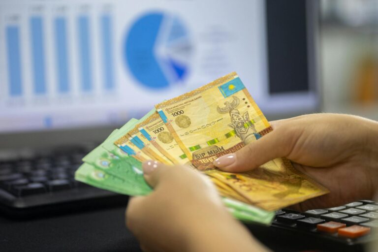 Mercado reage: Ibovespa Futuro recua depois de ganhos recentes, com investidores de olho em tarifas, Selic e resultados financeiros