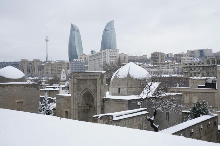 Mercados asiáticos se preparam com cautela para reunião entre Trump e Zelensky