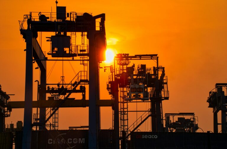 Demanda baixa e estoques em alta na China fazem preço do minério despencar