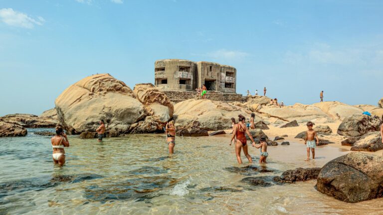 Mercado reage positivamente e Dow Jones Futuro sobe antes de divulgação de dados de inflação PCE, enquanto Trump surpreende com anúncio de novas tarifas