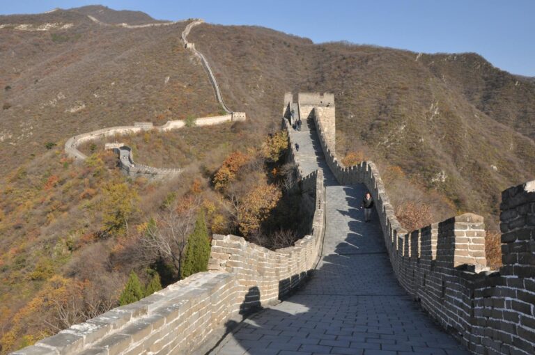 Ações de fabricantes chineses de chips disparam com alvo em investigações contra os EUA