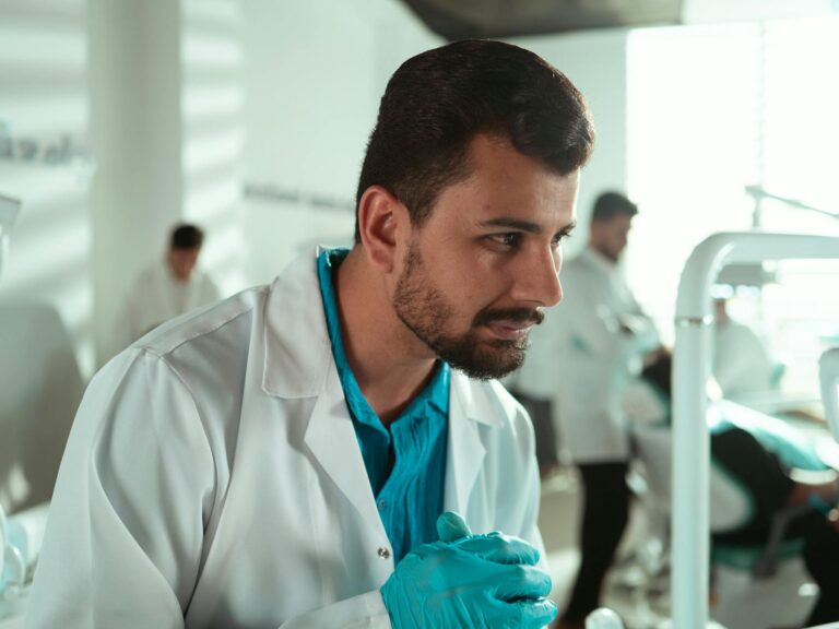 MEC autoriza Yduqs (YDUQ3) a abrir curso de Medicina na Faculdade Fametro