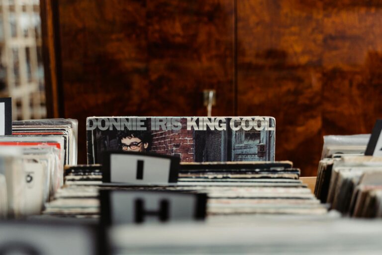 Setores que impulsionaram o Ibovespa para o recorde em 2025: o fenômeno imobiliário e a ascensão das energias renováveis