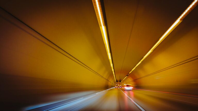 Localiza e Movida na mira da crise dos chips: impactos nas locadoras da B3 em destaque