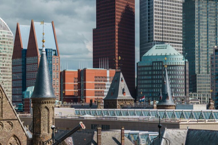 Mercado aguarda com expectativa evento com líderes do governo Lula e dólar dispara