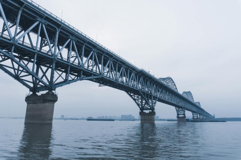 Elevação do minério de ferro na China impulsionada por reabastecimento nas usinas