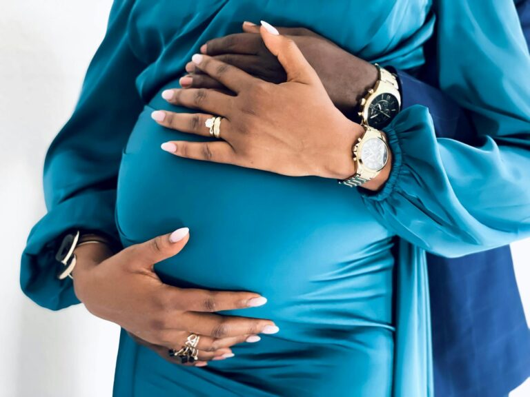 Futuros da Bolsa de Nova York em movimento contraditório depois de divulgação de resultados; preço do petróleo dispara 4% com medidas contra a Rússia