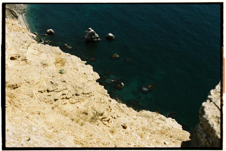 Petróleo despenca devido a conversas sobre conflito na Ucrânia