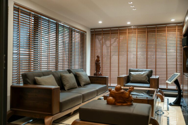 Descubra a medida ideal entre o sofá e a TV para proteger sua visão!