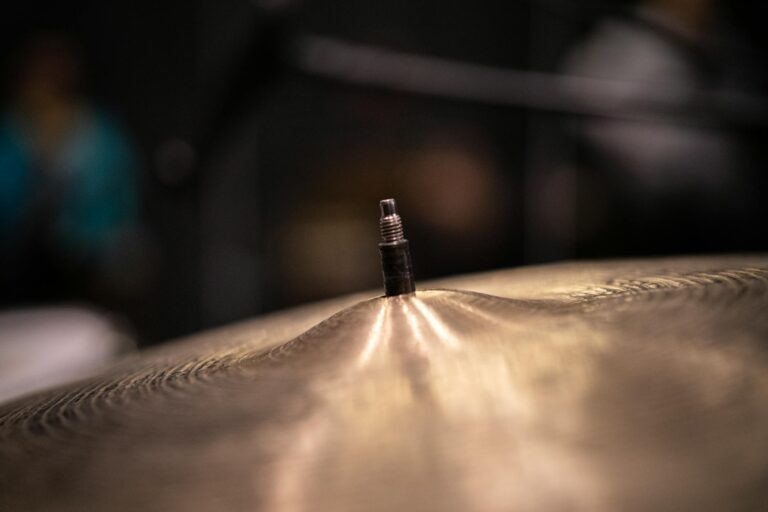 Ibovespa atinge pico histórico superando os 152 mil pontos em jornada de resultados e decisão do Copom