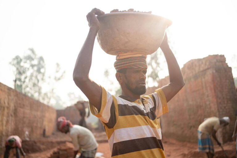 Mini-índice (WINZ25) de olho no IPCA-15 e indicadores de emprego na abertura da semana