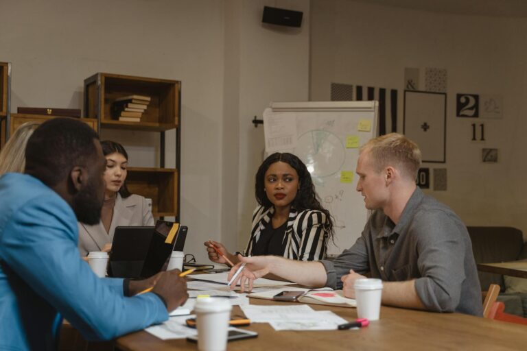 Lucro de R$ 84,6 milhões: Magazine Luiza registra queda de 17,4% no 3º trimestre de 2025