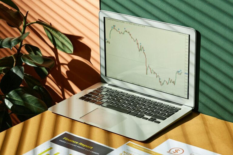 Ações da Ser Educacional sofrem queda brusca de 17% devido à insatisfação do mercado com resultados do 3T25: entenda os motivos!