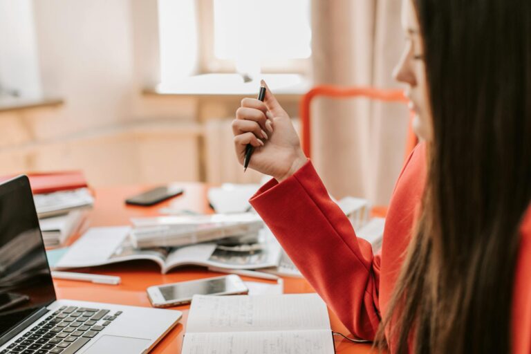 Traders monitoram Copom e relatório de emprego dos EUA para o Minidólar (WDOZ25)