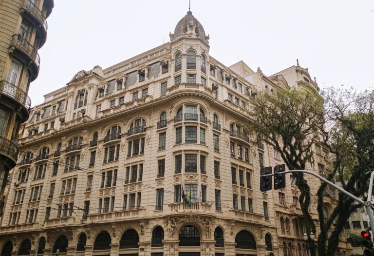 Impacto da tarifa chinesa pode resultar em prejuízo de bilhões ao Brasil em 2026, alerta Abrafrigo