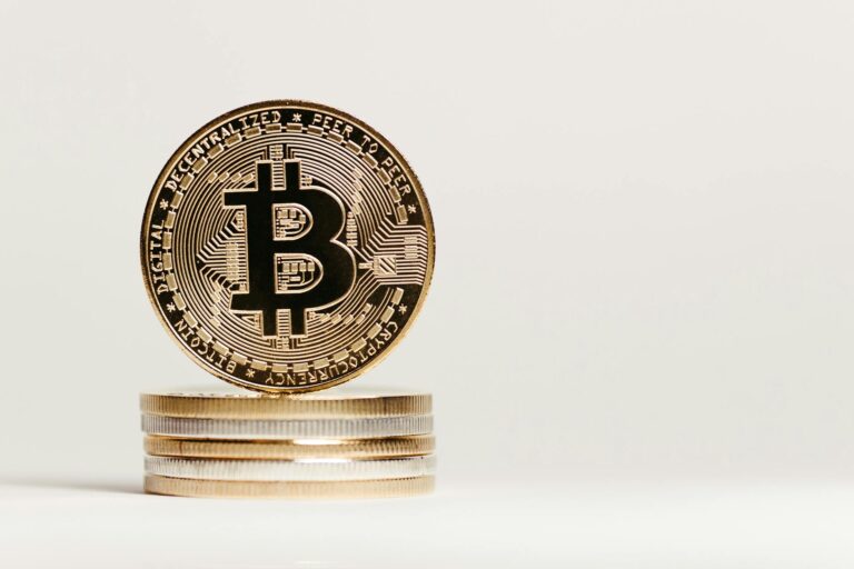 Bitcoin sofre queda de 4% devido a tensões entre EUA e Europa e ameaças de tarifas crescentes