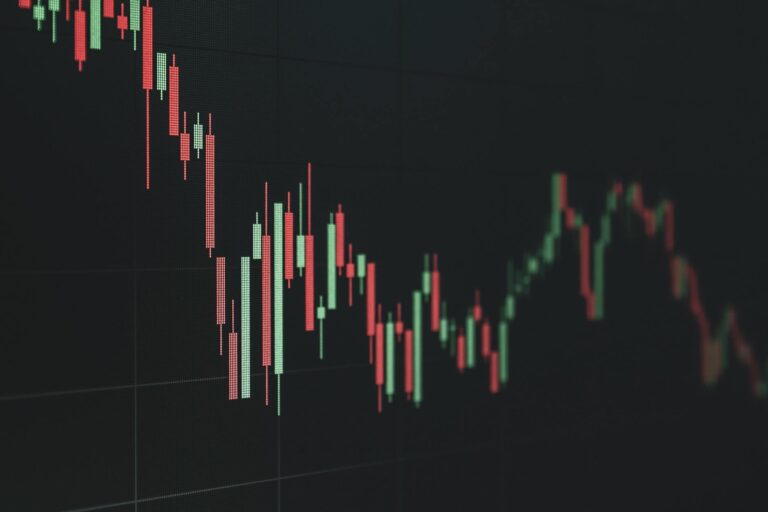 Bitcoin sofre revés e volta a cair abaixo de US$ 90 mil após recorde em 2026 devido a aumento da aversão ao risco