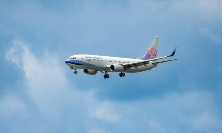 Governo planeja ampliar oferta com 64 voos para o exterior até o próximo mês्