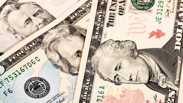 Dólar como estratégia agressiva dos EUA afeta confiança e acelera busca por alternativas, relata BCE