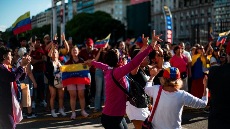 Diálogo entre Lula e Petro aborda situação da Venezuela e destaca “grande inquietação”