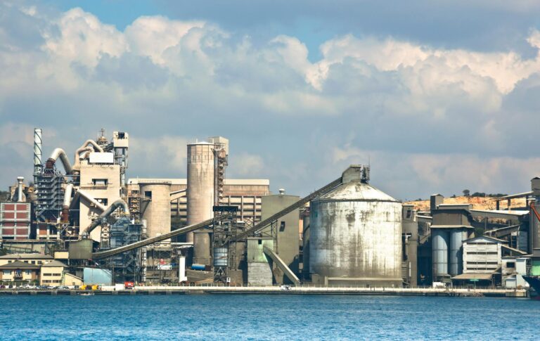 Glencore e Rio Tinto exploram possibilidade de fusão, afirma empresa.