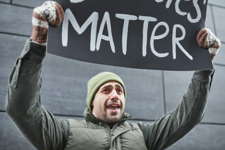 María Corina Machado planeja retorno triunfal à Venezuela e defende urgência de novas eleições