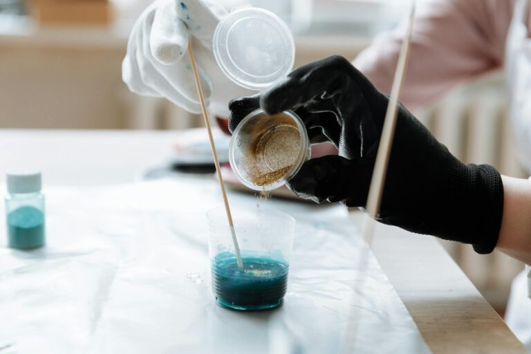 Metais Preciosos: Ouro e Prata Disparam em Busca de Segurança no Mercado